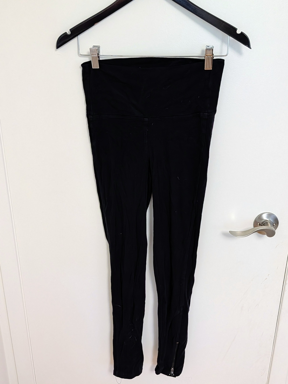 Thyme Black Zipper Detail Leggings  - Women's X- Small